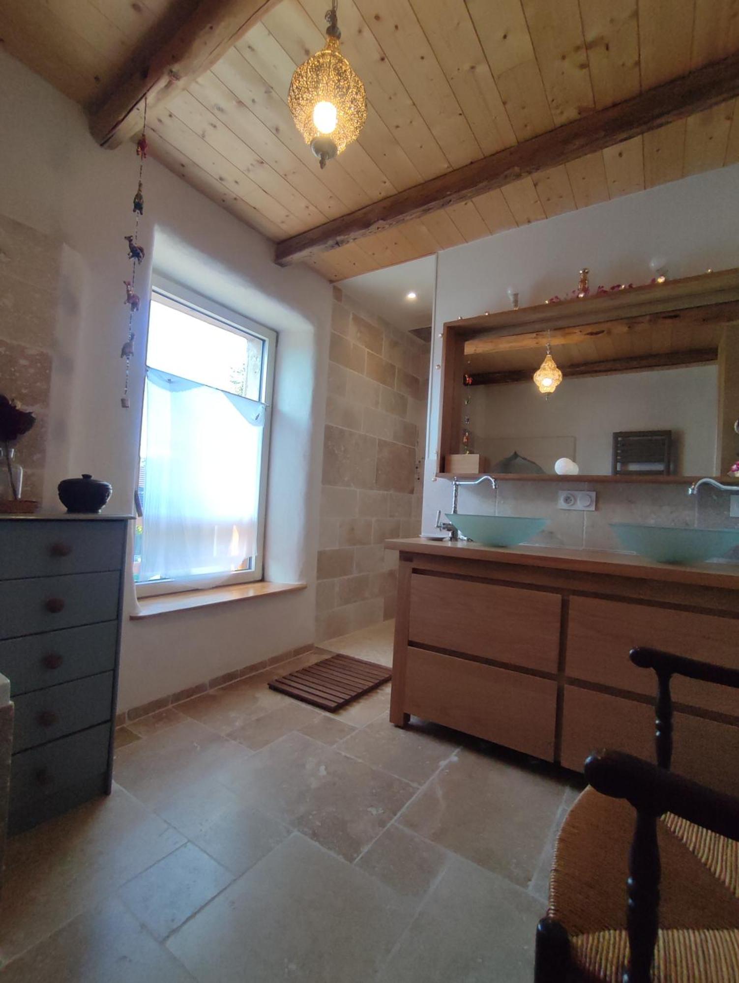 Chambre Atypique 2 Pers 200M Du Lac Сен-Жорьо Экстерьер фото
